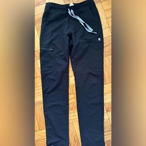FIGS Yola skinny scrub pants (BLACK COLOR)